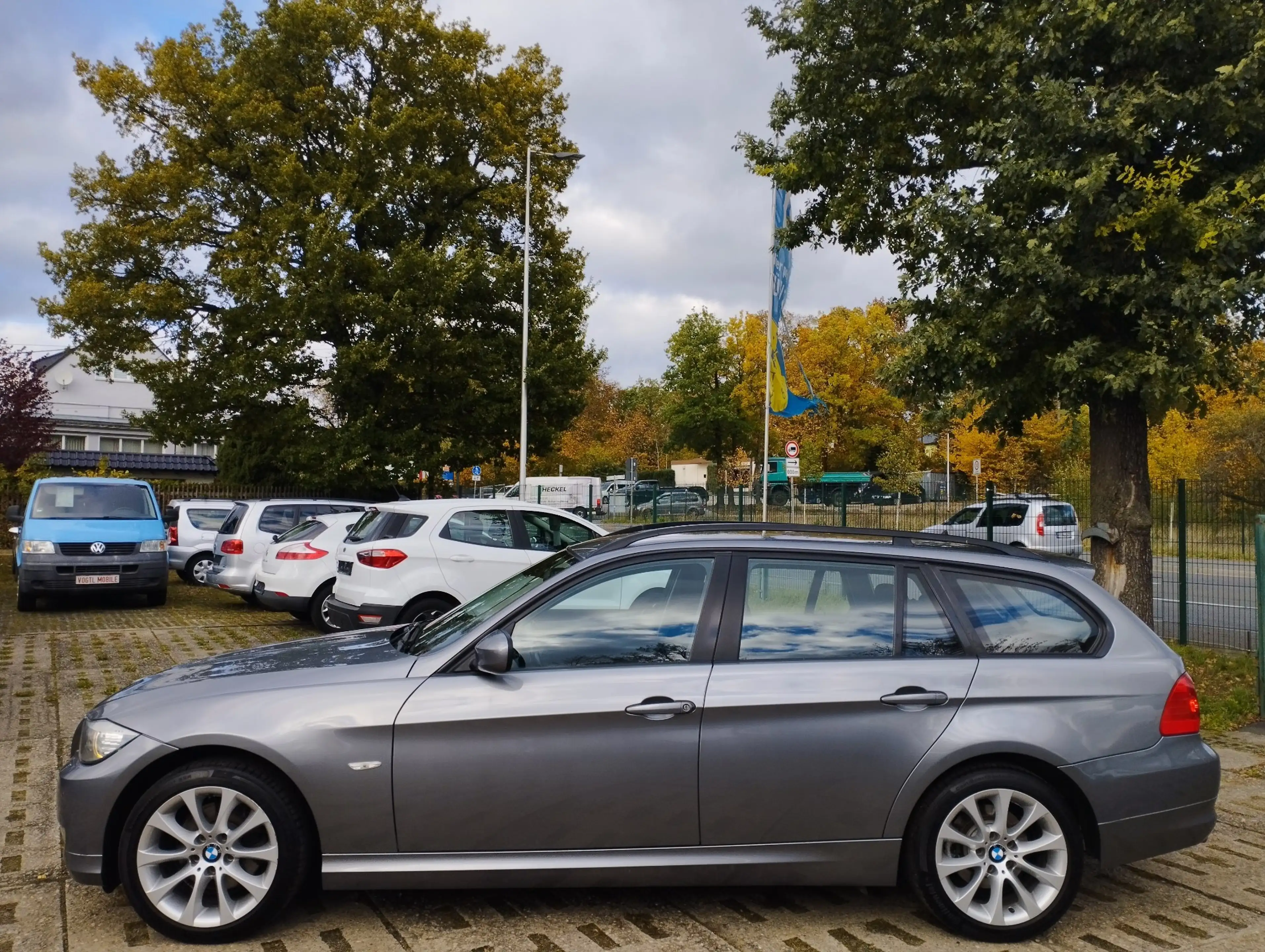 BMW 320 320 d xDrive Touring* ALLRAD! 1.HAND-BEHÖRDENFAHRZEUG!! — photo 2