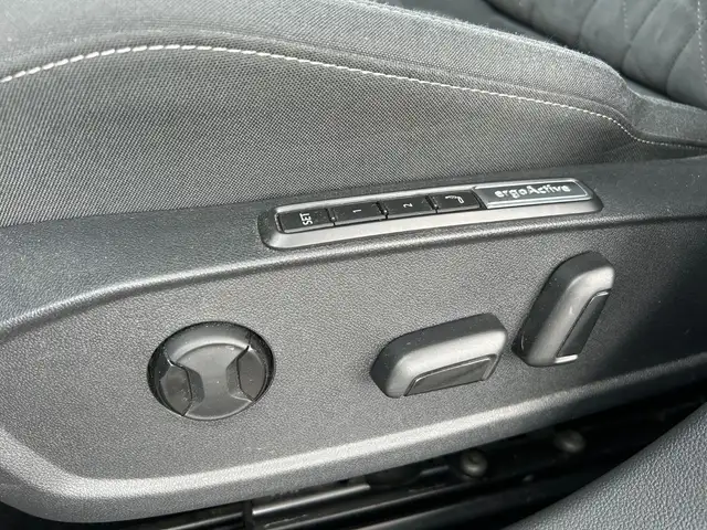 Volkswagen Golf view 11