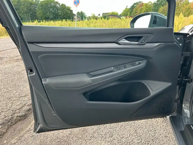 Volkswagen Golf view 13