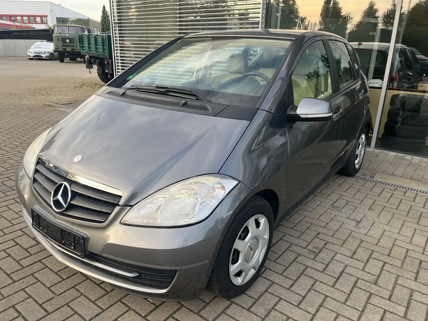 Mercedes-Benz A 170 A -Klasse HU NEU Grau - 1