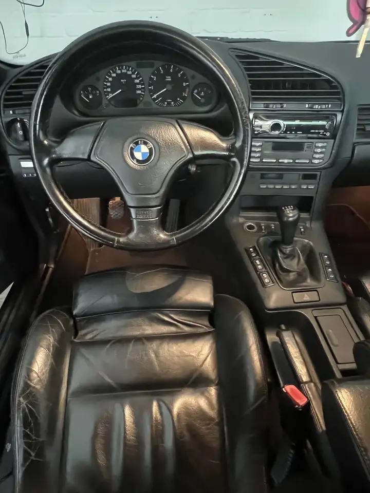 BMW 320i, foto 8