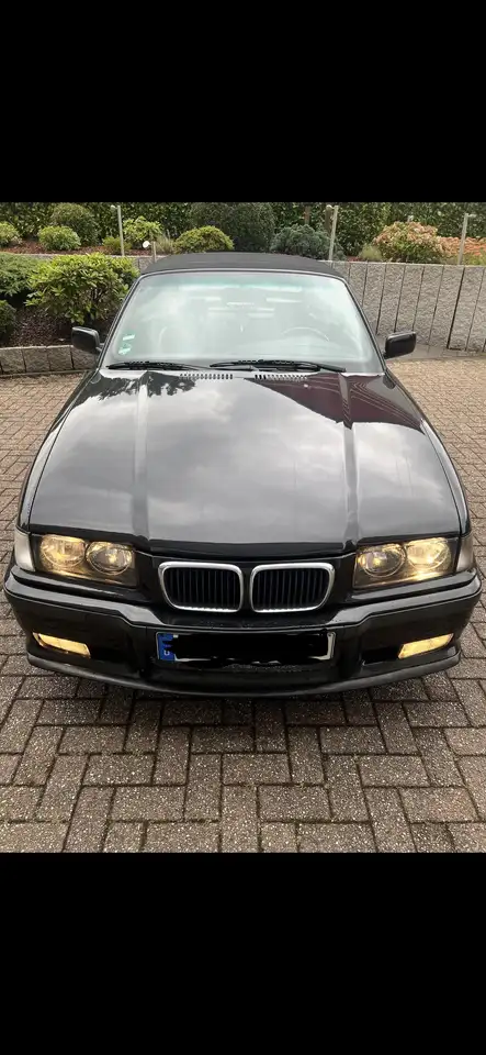 BMW 320i, foto 2