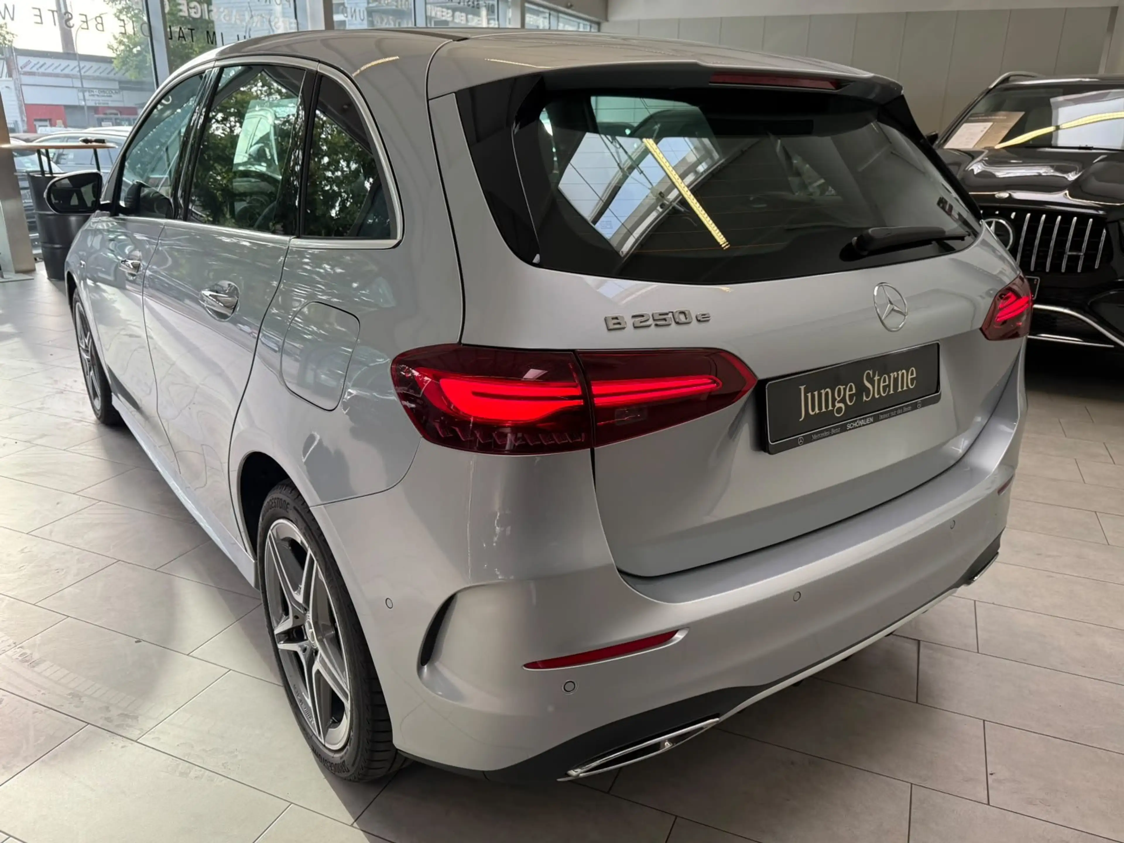 Mercedes-Benz B 250 e AMG PREMIUM AC11KW+CARPLAY+SIGN+WINTER — photo 4