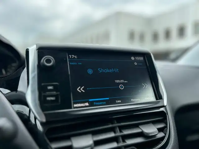 Peugeot 208 view 14