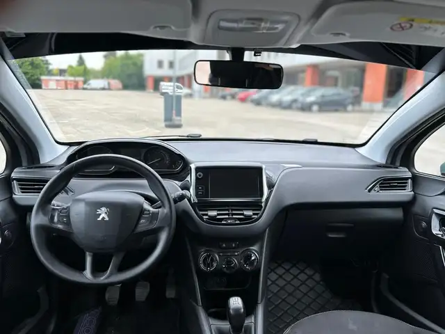 Peugeot 208 view 12