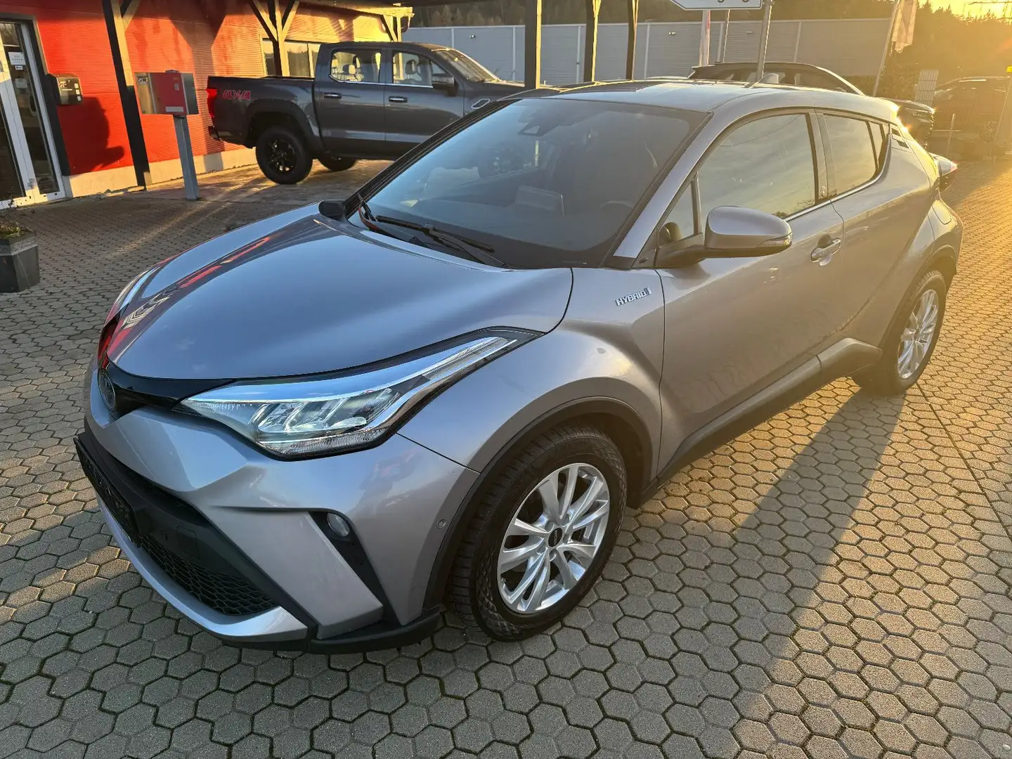 Toyota C-HR 2.0-l-VVTi Hybrid Team D. Navi Lenkr.Hg. Grau - 1