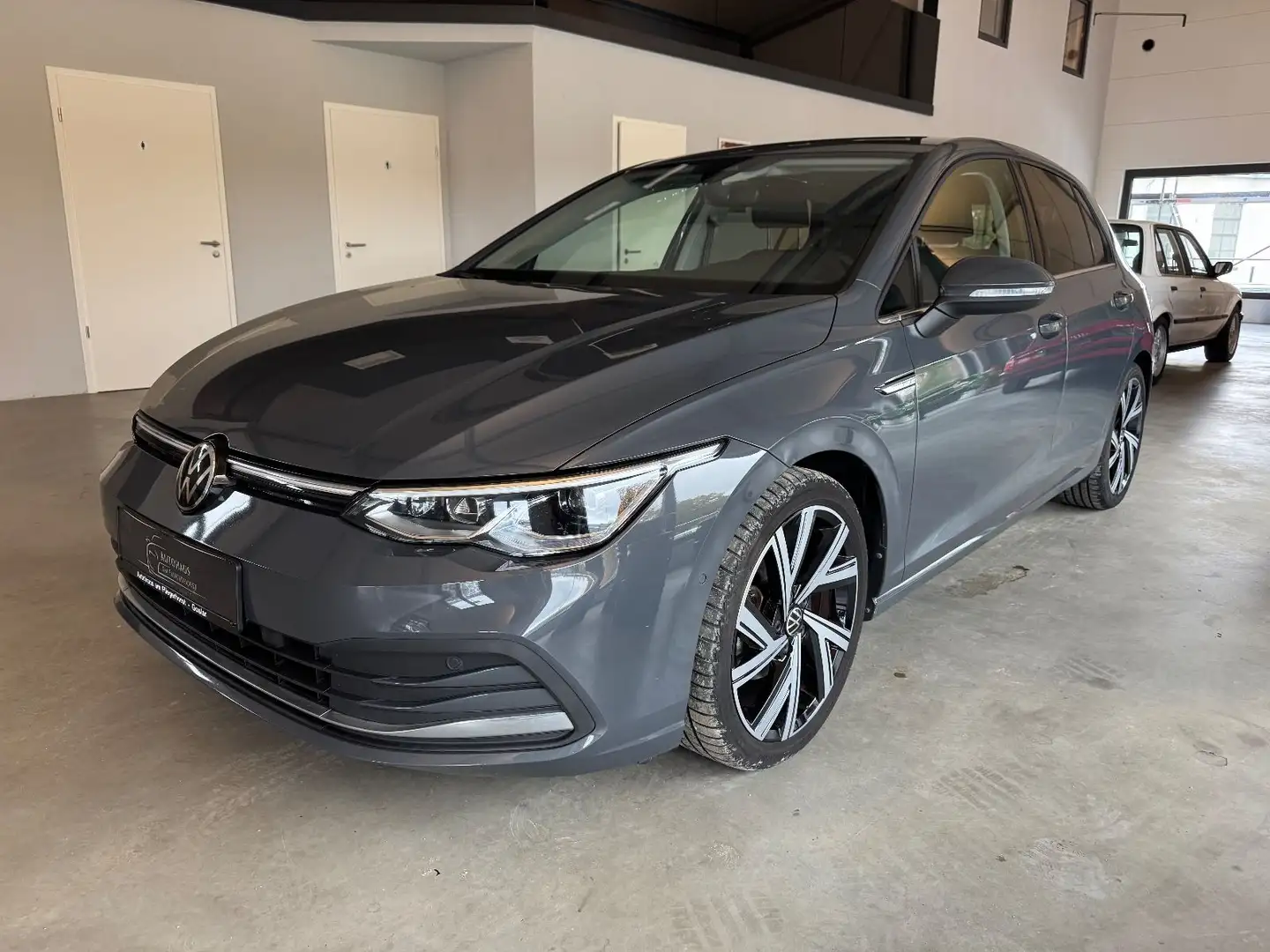 Volkswagen Golf VIII 2.0 TDI Lim. Style LED-Plus/ACC/AHK Grau - 1