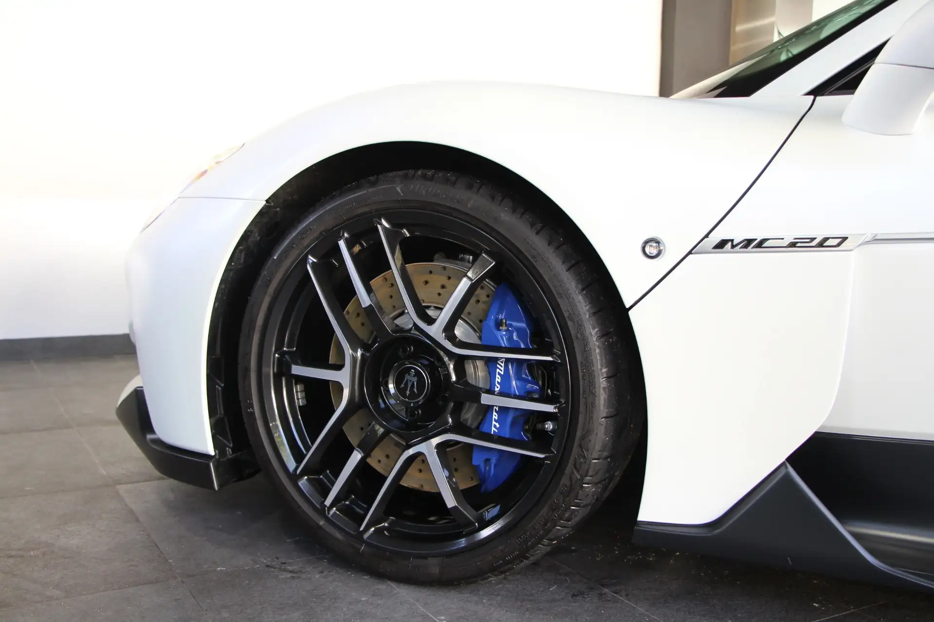 마세라티 MC20 Coupe 2022 흰색 사진 7