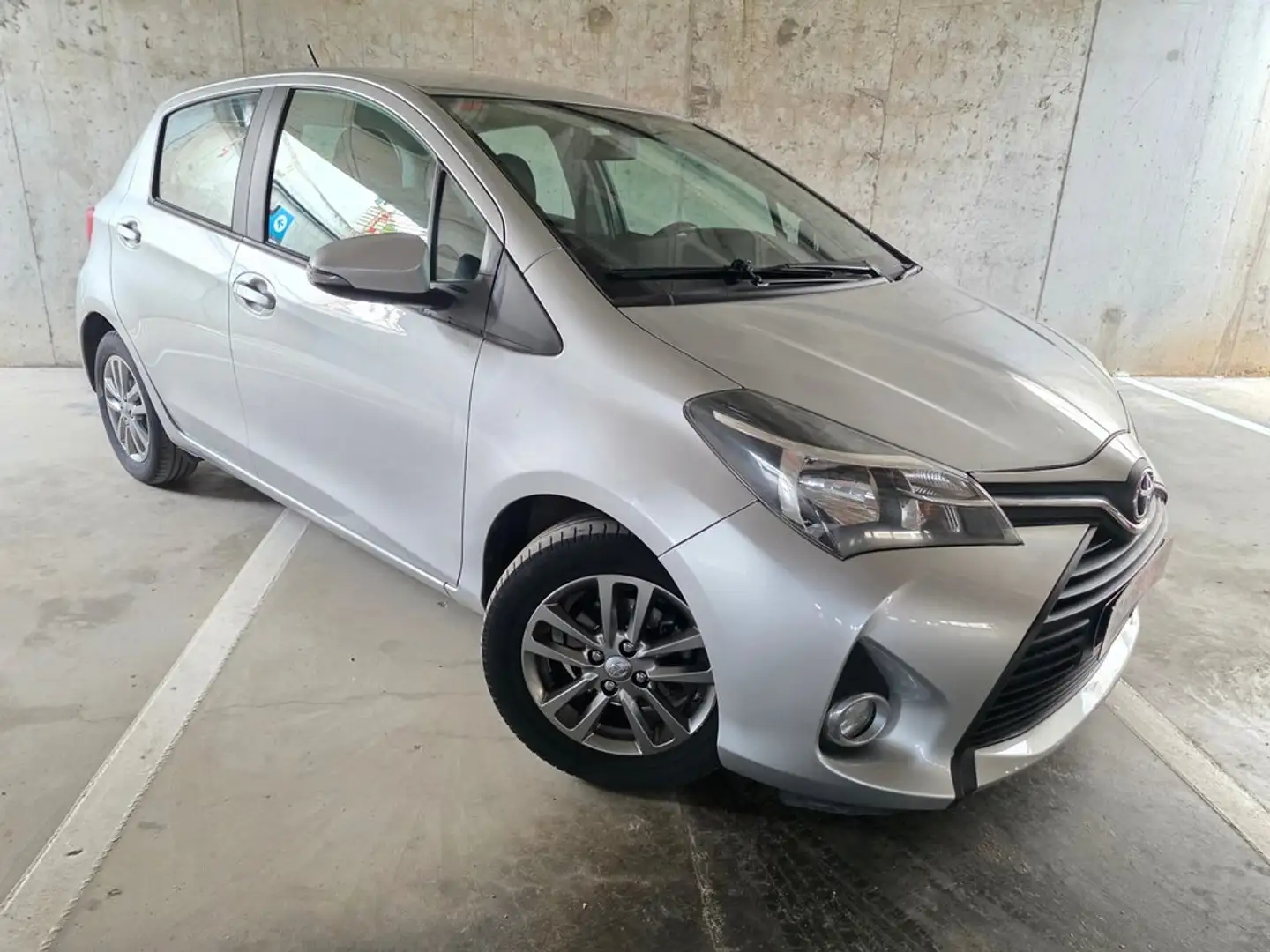 Toyota Yaris 70 City Gris - 2