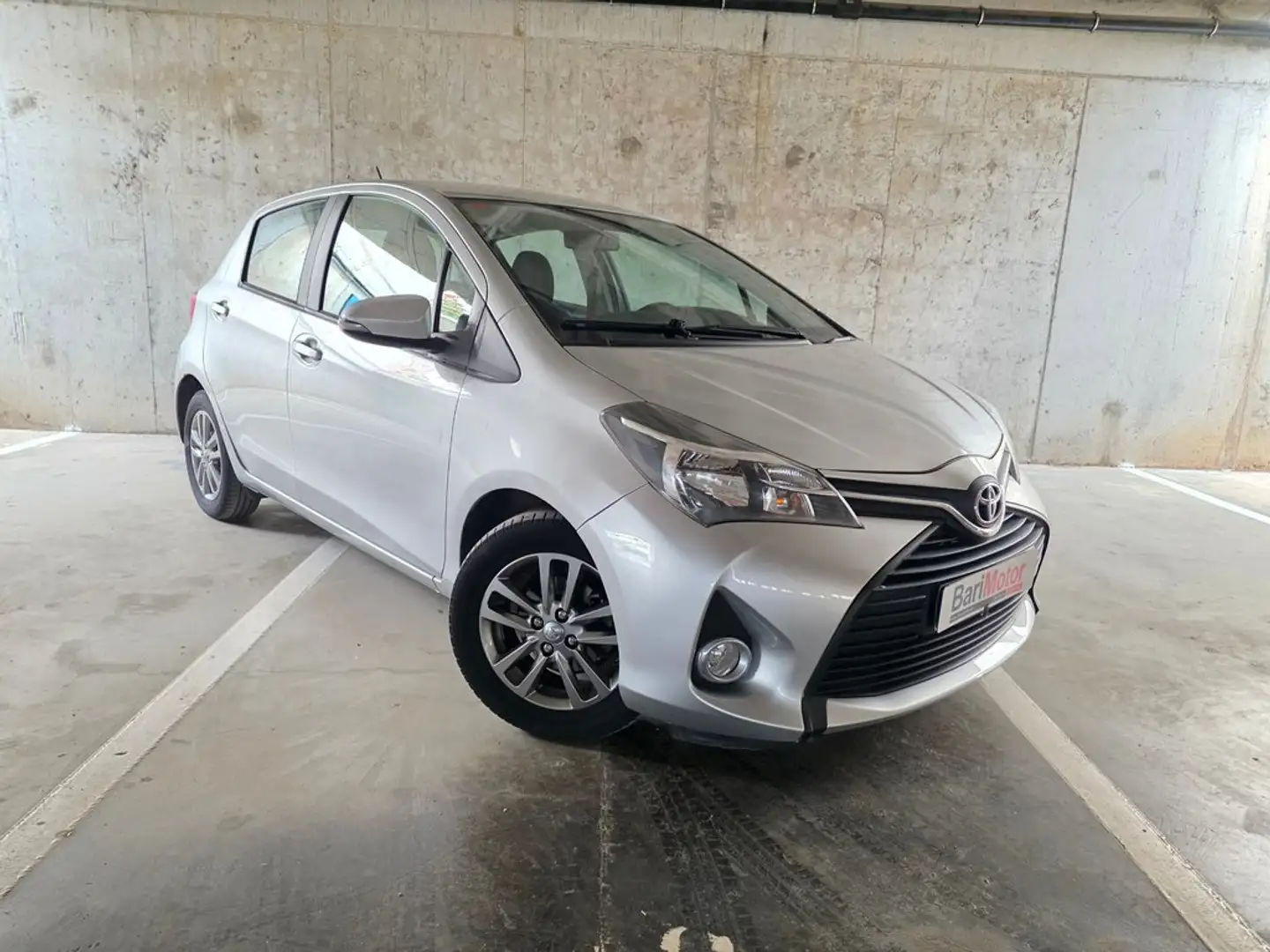 Toyota Yaris 70 City Gris - 1