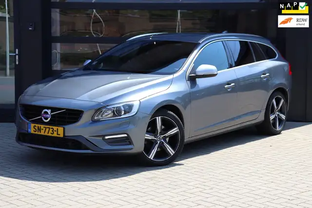 Volvo V60 2.0 T4 Business Sport R-Design | NAP | 190 PK | Pa
