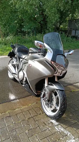 Honda VFR 1200 - foto 2