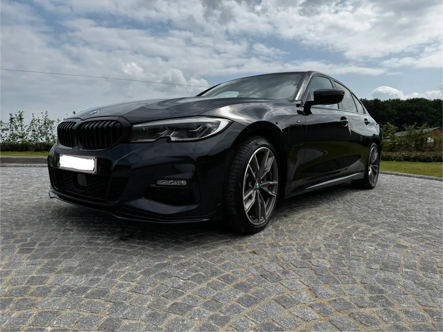 BMW 330 330EAS PHEV * M-EDITION * INDIVIDUAL * FULL OPTION Zwart - 1