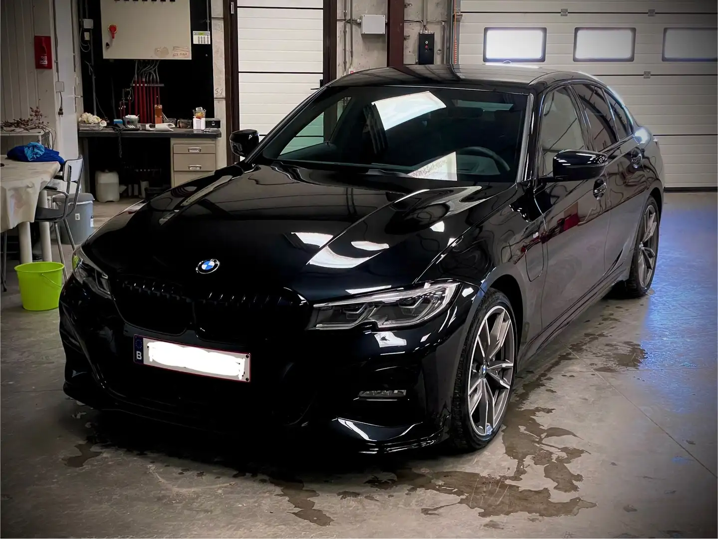 BMW 330 330EAS PHEV * M-EDITION * INDIVIDUAL * FULL OPTION Zwart - 2