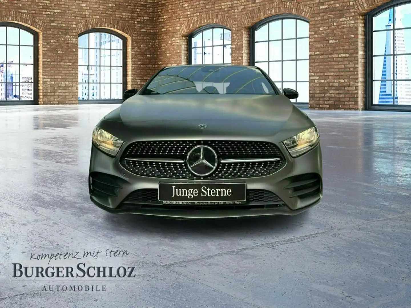 Mercedes-Benz A 220 4M AMG Night S-Sitz PDC SHZ SpurH Sport Grau - 2