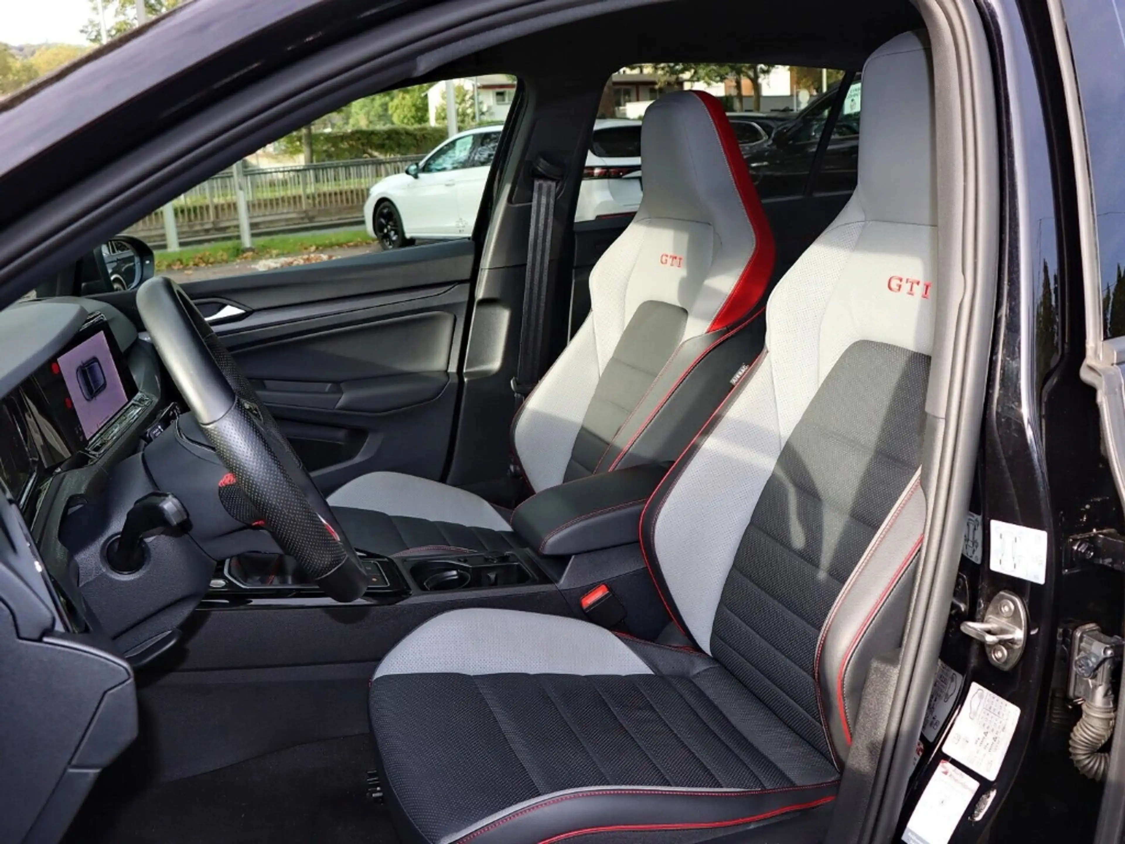Volkswagen Golf GTI VIII 2.0 TSI OPF LEDER/LED/HARMAN /NAVIVORB. — photo 13