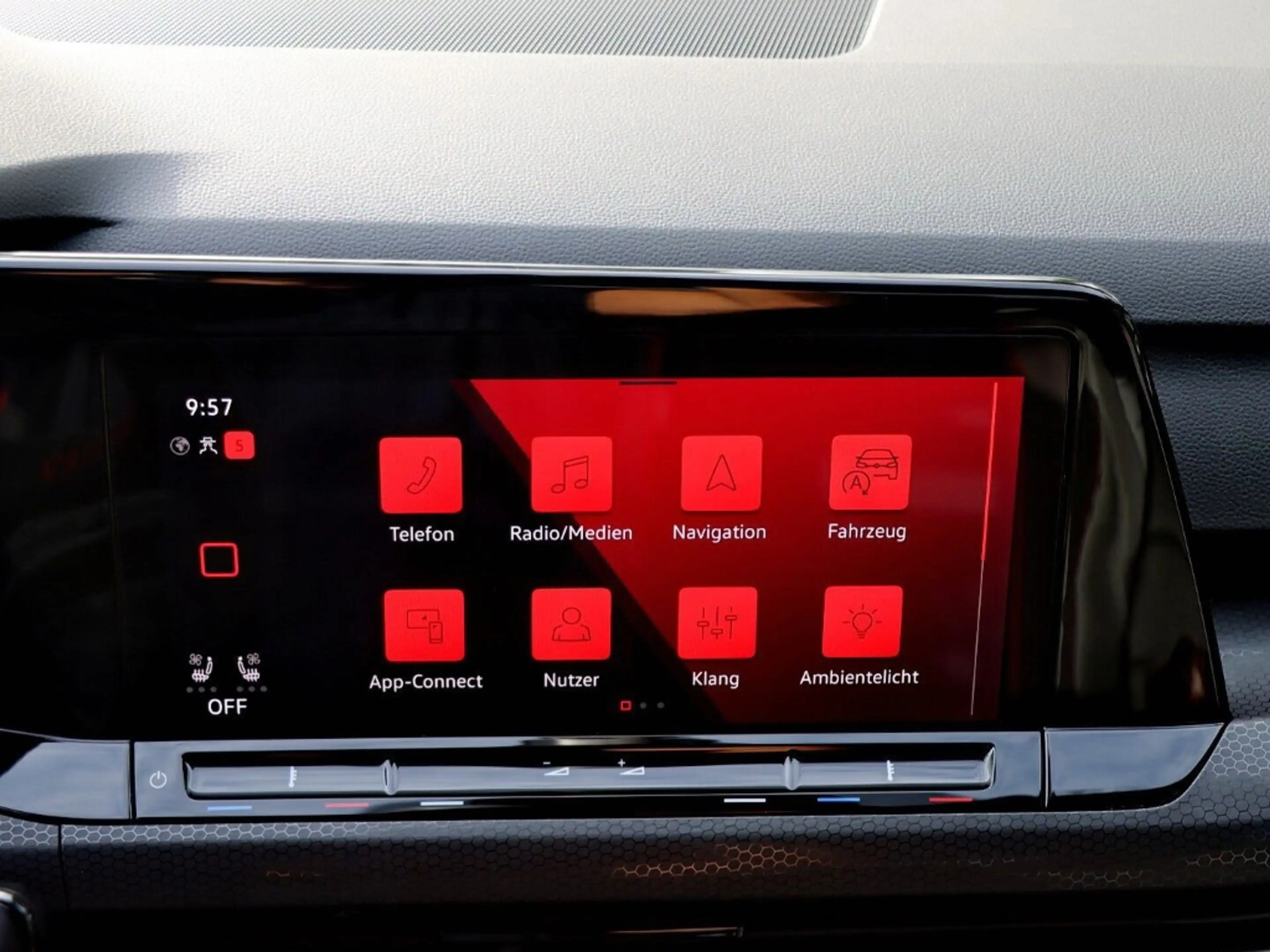 Volkswagen Golf GTI VIII 2.0 TSI OPF LEDER/LED/HARMAN /NAVIVORB. — photo 9