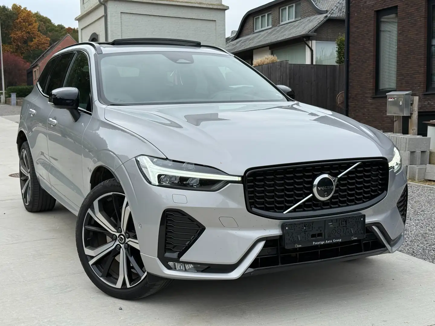 Volvo XC60 B5 AWD RDesign *360*Pano*Luchtvering*Trekhaak*ACC Plateado - 1