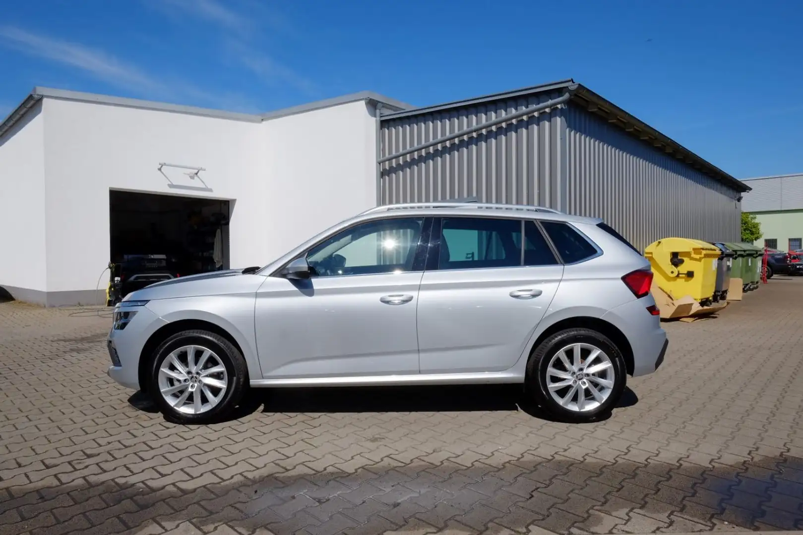 Skoda Kamiq 1.0 TSI DSG Selection Kam/SHZ/AppC/PDC/17Z Plateado - 2