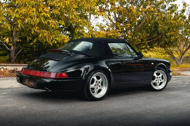 Porsche 911 view 3