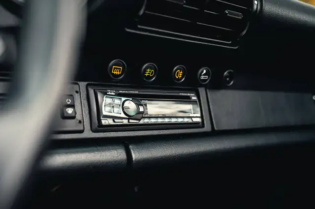 Porsche 911 view 7