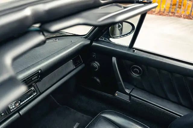 Porsche 911 view 11