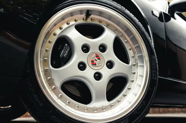 Porsche 911 view 25