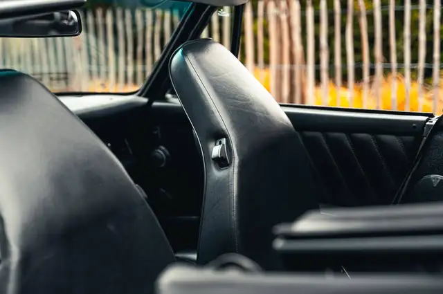 Porsche 911 view 12