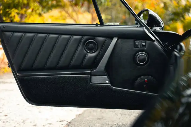 Porsche 911 view 10