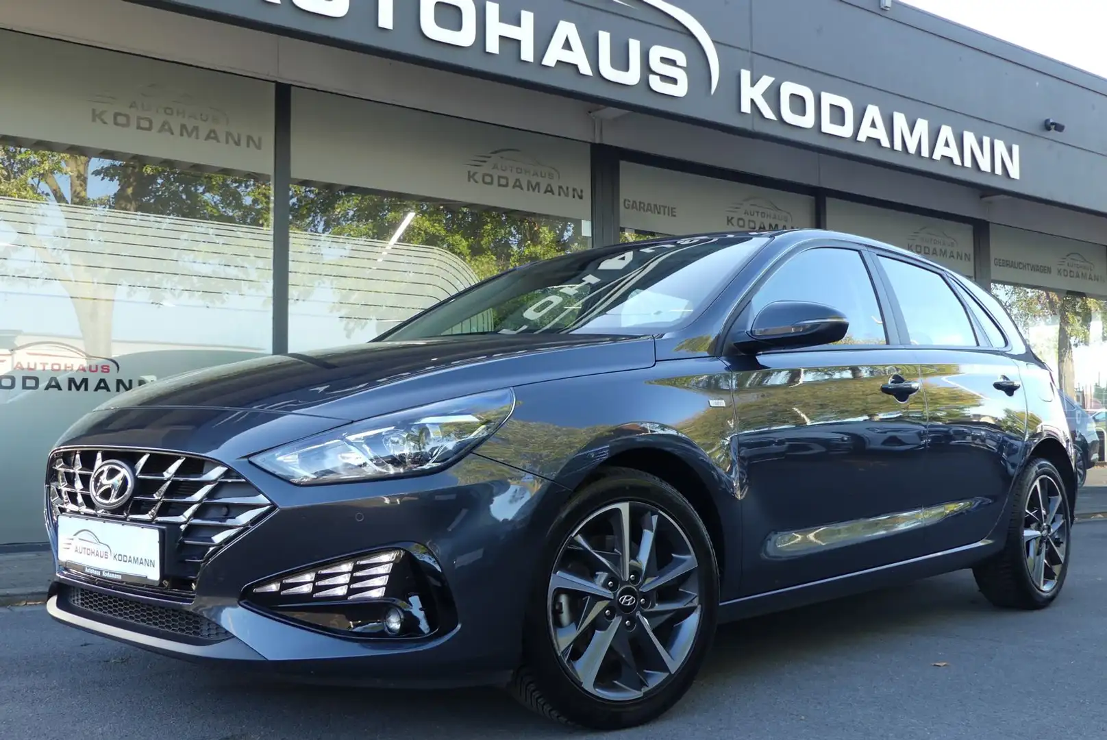 Hyundai i30 Pure *SHZ*Tempomat*CarPlay*Allwetter*Kamera* Grau - 1