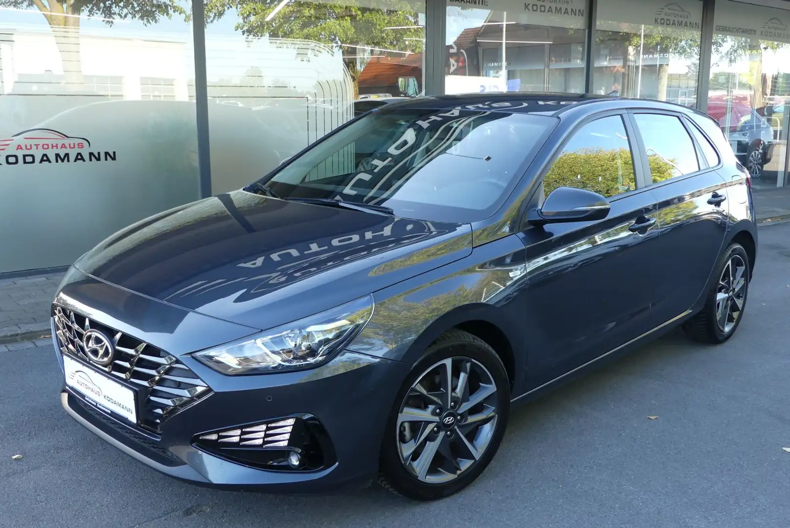 Hyundai i30 Pure *SHZ*Tempomat*CarPlay*Allwetter*Kamera* Grau - 2
