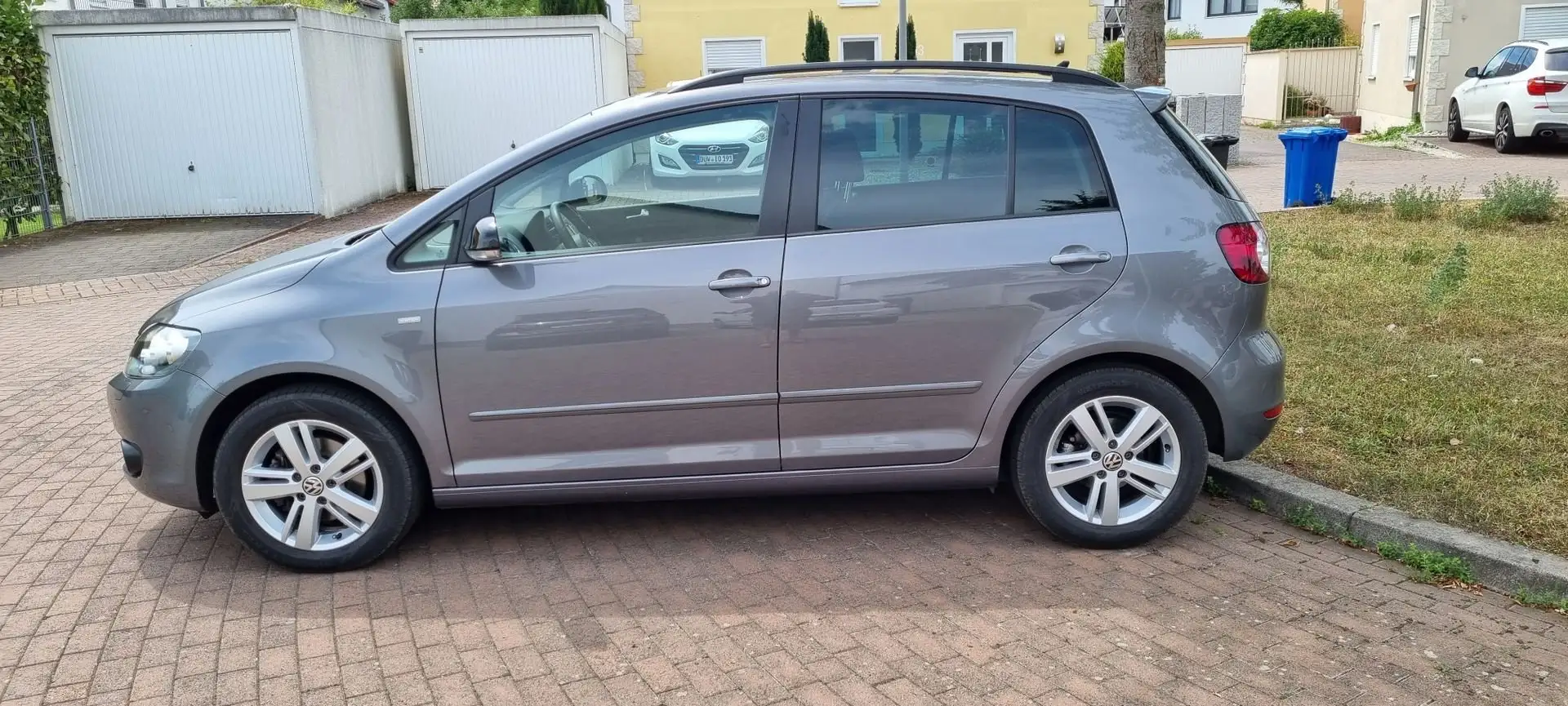 Volkswagen Golf Plus 1.4 TSI MATCH mit 63.912 KM Grau - 1