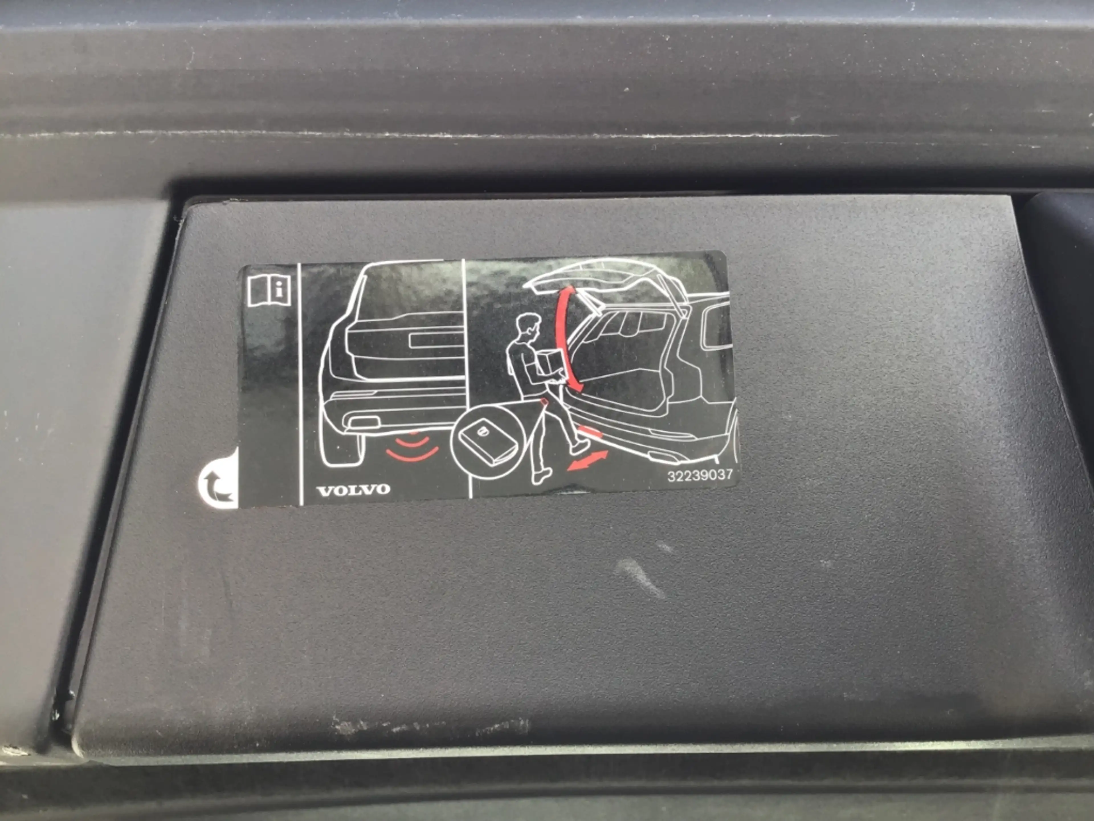 Volvo V90 T8 Ultimate Bright AWD Stdhzg. PanoDach Cam — photo 13