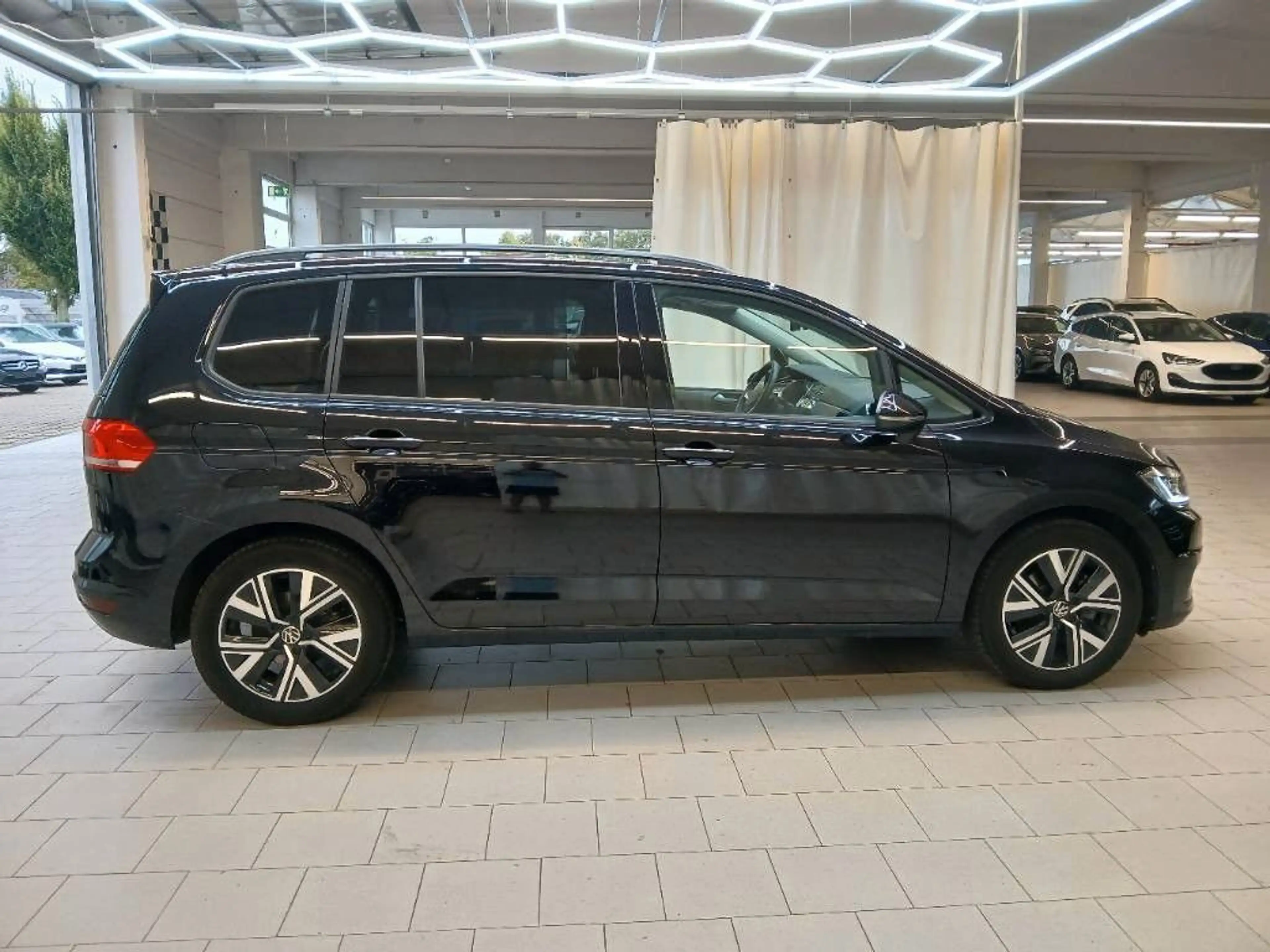 Volkswagen Touran Comfortline ACC AHK 3ZK IQ-Light RFK SHZ — photo 7