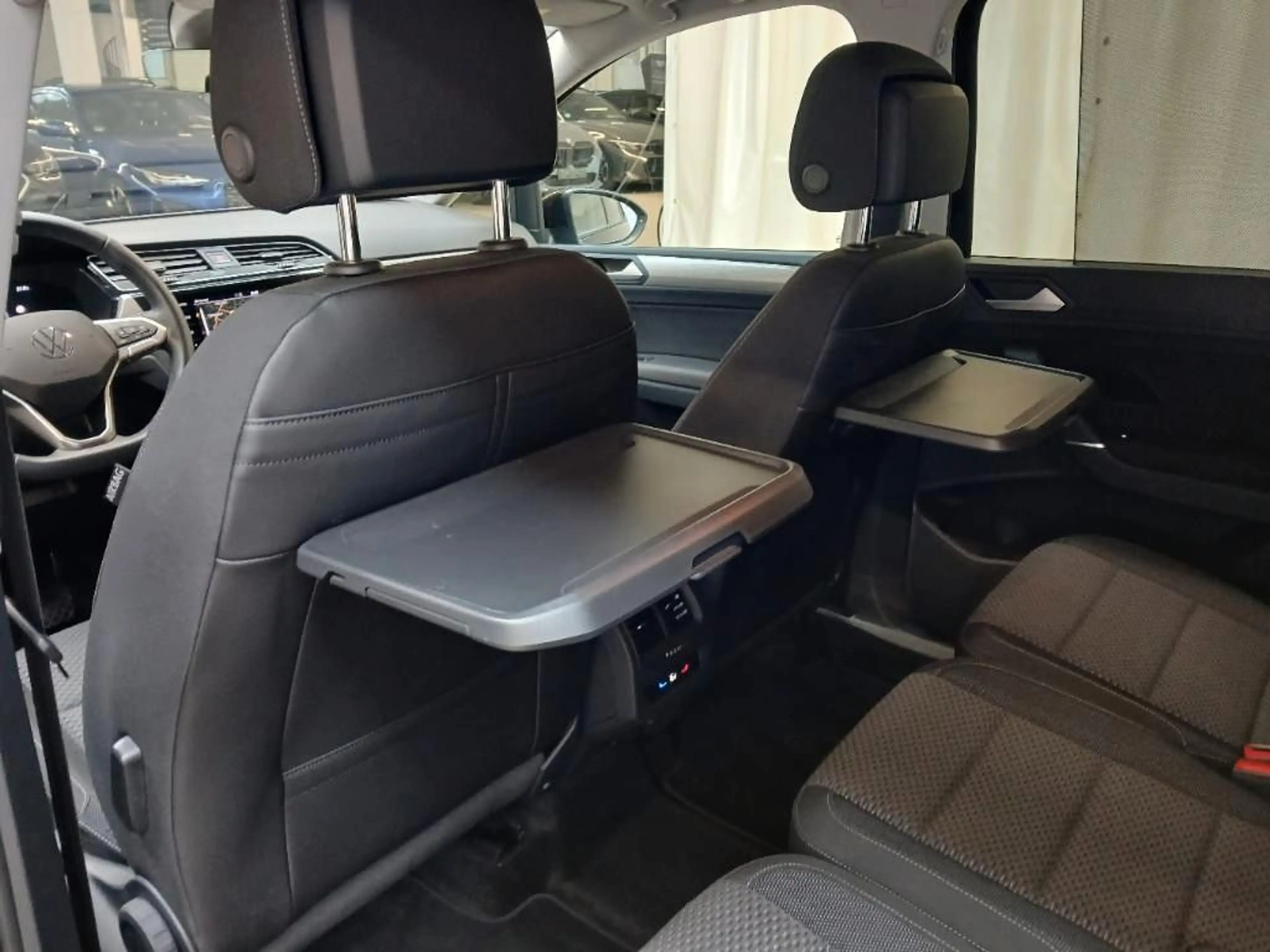 Volkswagen Touran Comfortline ACC AHK 3ZK IQ-Light RFK SHZ — photo 11