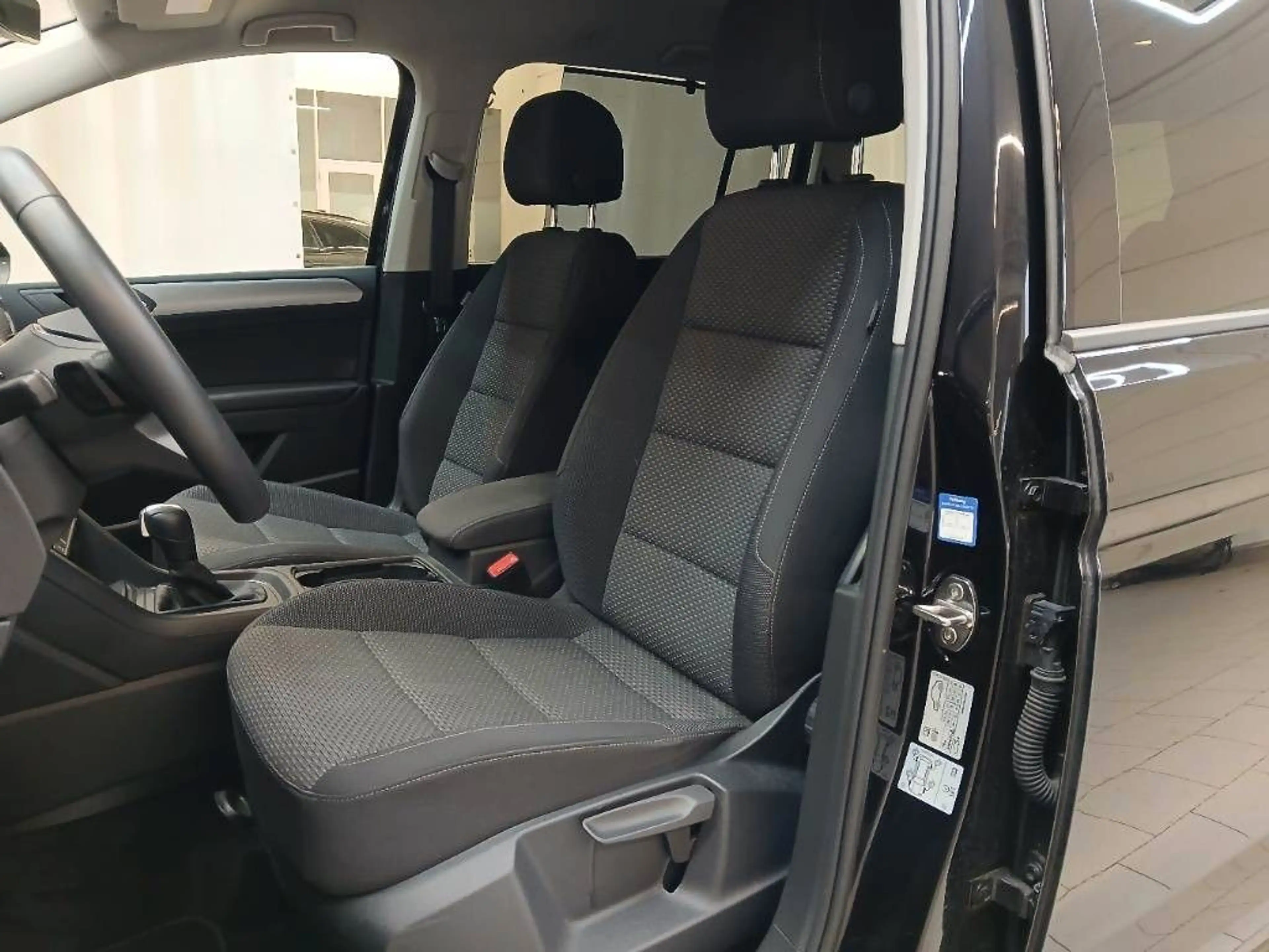 Volkswagen Touran Comfortline ACC AHK 3ZK IQ-Light RFK SHZ — photo 9