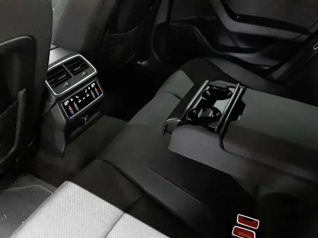Audi A6 Avant view 8