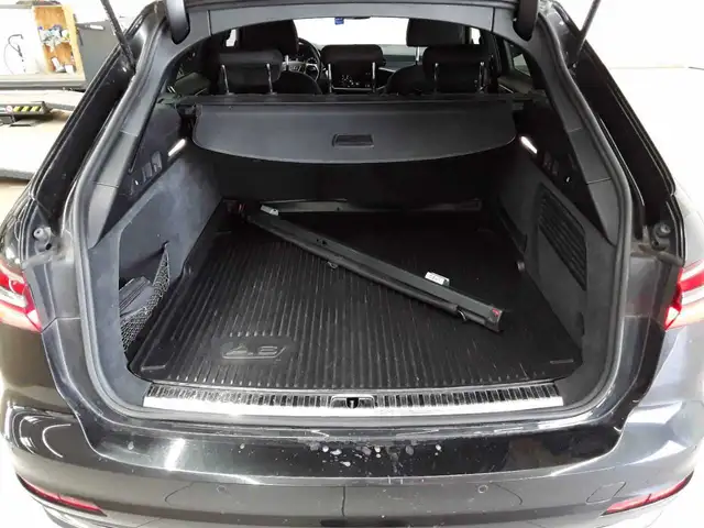 Audi A6 Avant view 9