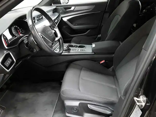 Audi A6 Avant view 3