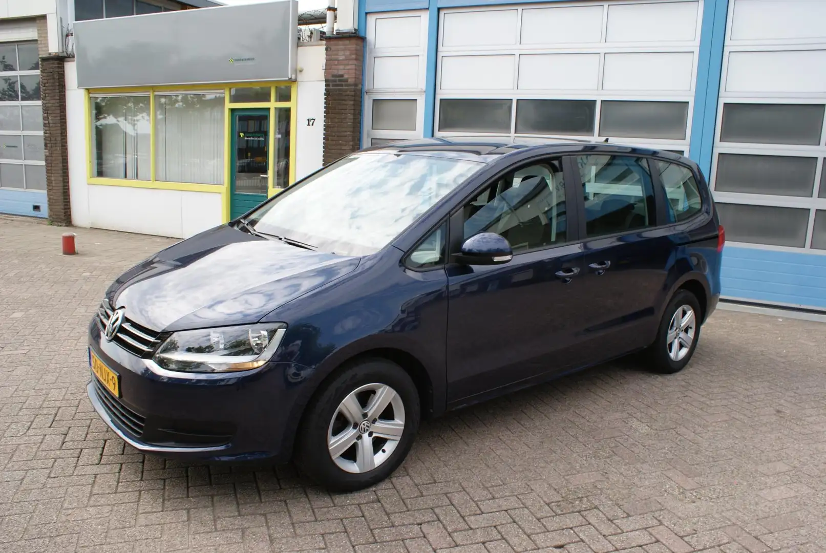 Volkswagen Sharan 1.4 TSI Trendline Azul - 1