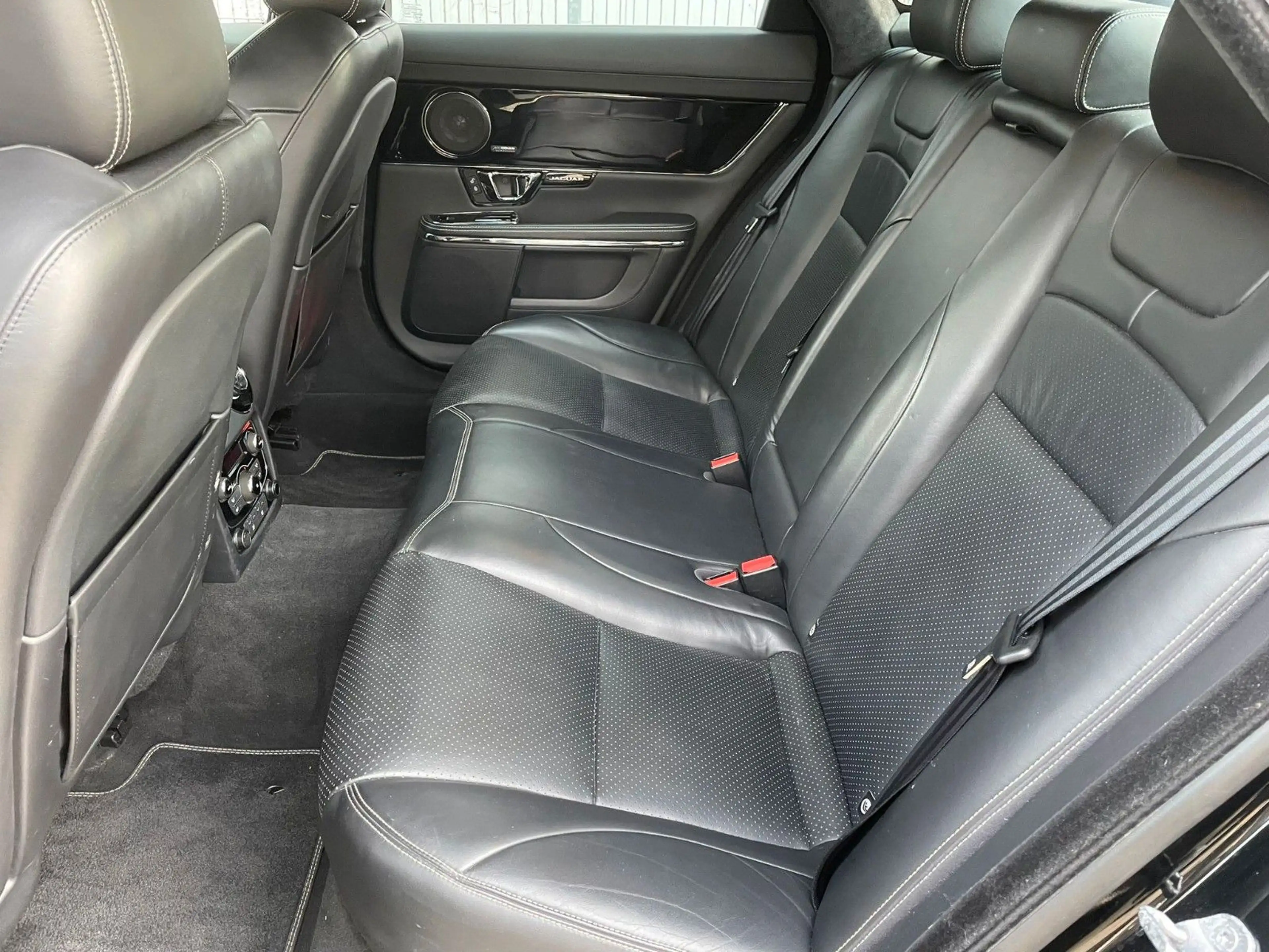 Jaguar XJ PREMIUM LUXURY AWD — photo 16