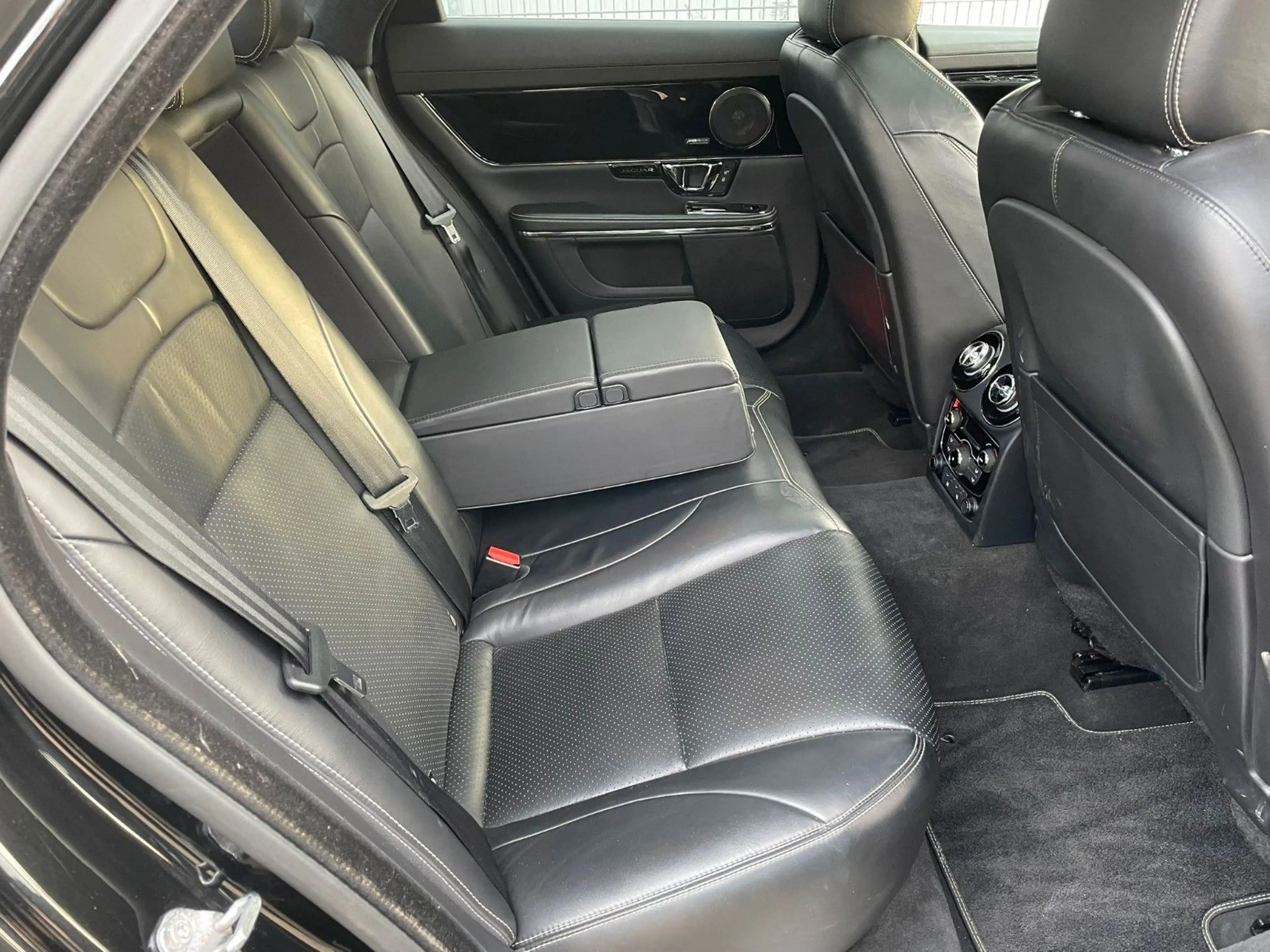 Jaguar XJ PREMIUM LUXURY AWD — photo 17