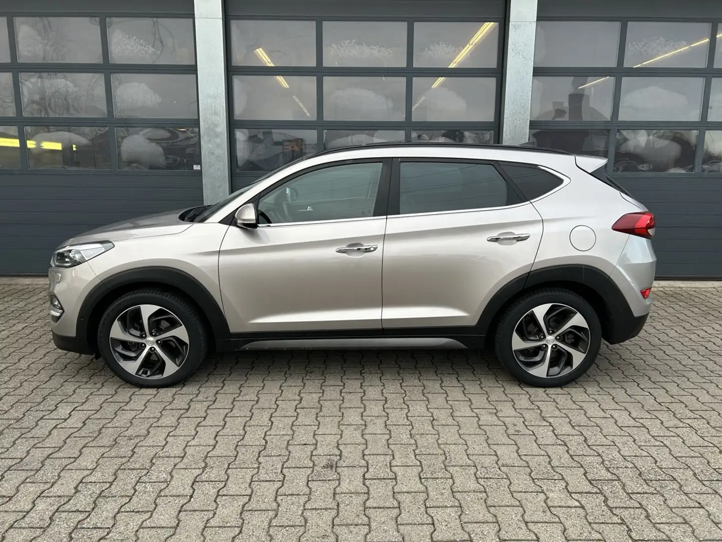Hyundai TUCSON 1.6 T-GDi 177pk 4WD 7-DCT Premium Gris - 2