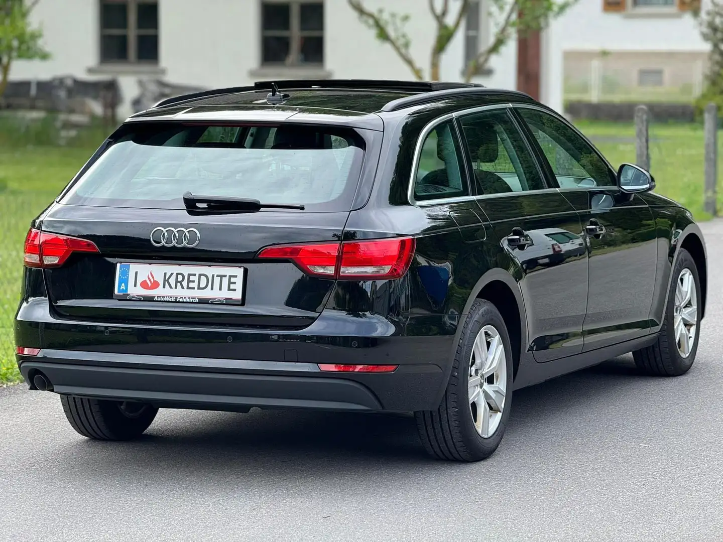 Audi A4 AVANT 2.0 TDI AUTOMATIK *PANORAMADACH *NAVI *SZH Schwarz - 2