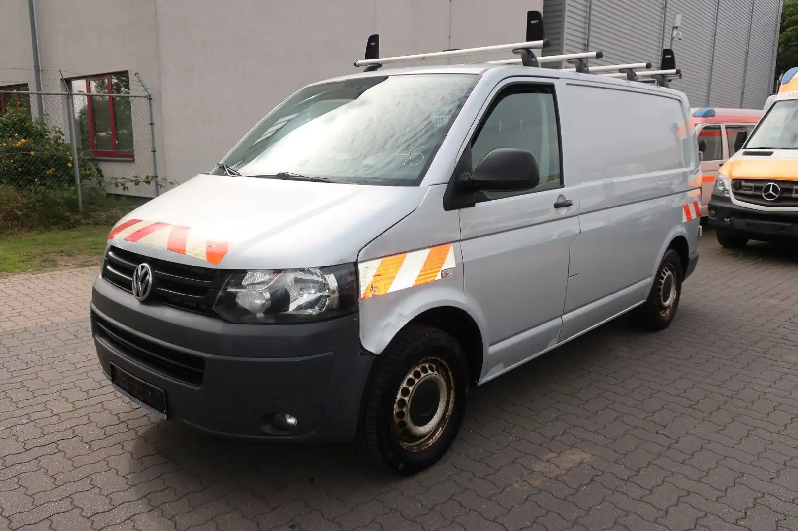 Volkswagen T5 Transporter Kasten 4Motion / Klima / PDC /AHK Silber - 1