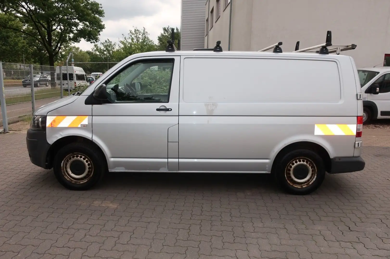 Volkswagen T5 Transporter Kasten 4Motion / Klima / PDC /AHK Silber - 2