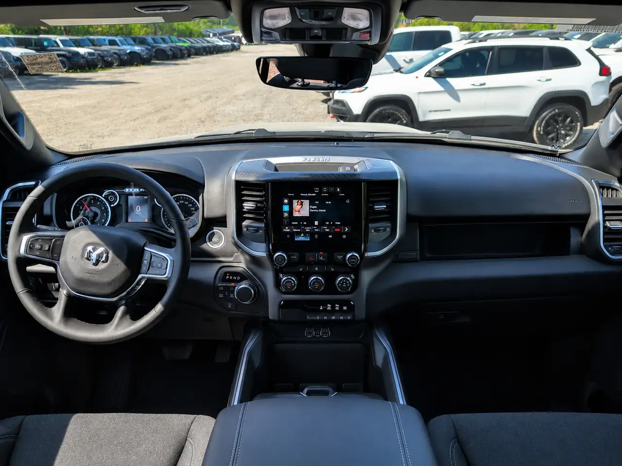 RAM 1500 снимка RAM 1500