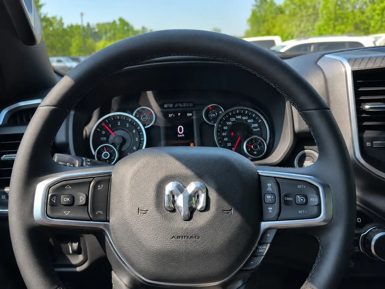 RAM 1500 снимка RAM 1500