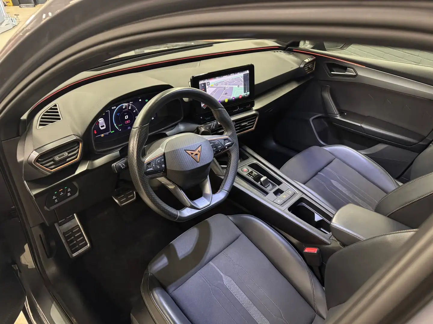 CUPRA Leon Sportstourer 1.4 e-Hybrid / Virtual / Navi / Camer Gris - 2