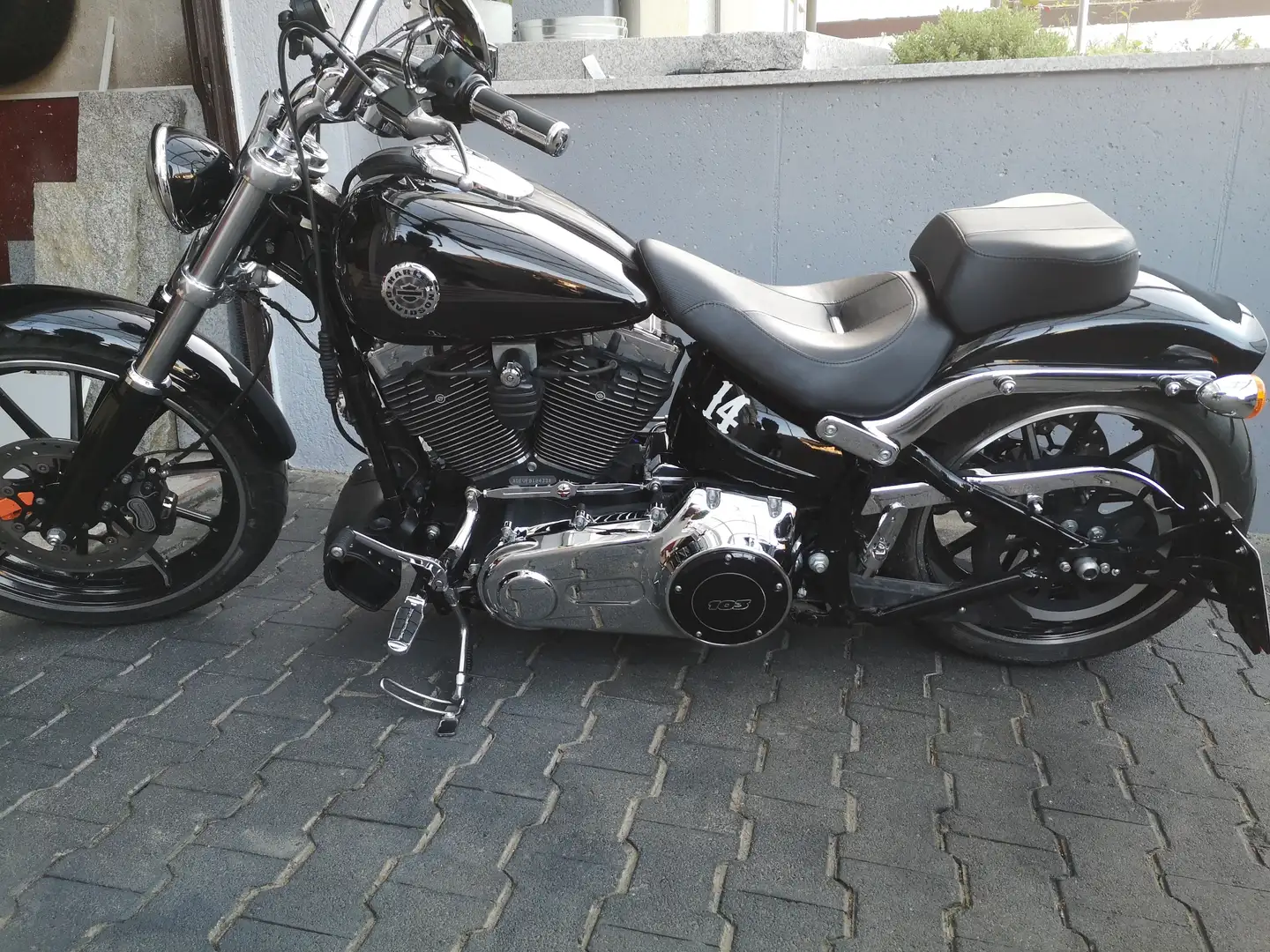 Harley-Davidson Breakout FXSB Schwarz - 1